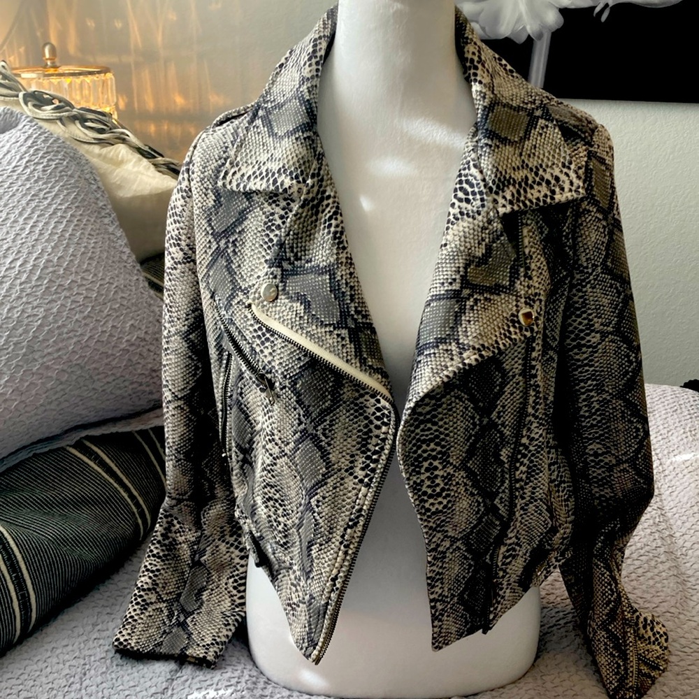 FATE Super soft light suede (not heavy) faux snake skin jacket. Zipper front.